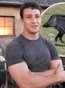 Adam Josef klepnął dzika w tyłek. Nie miał innego wyjścia