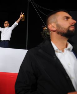 W PiS myślą: "znakomicie". Jeszcze chwila przy korycie [OPINIA]