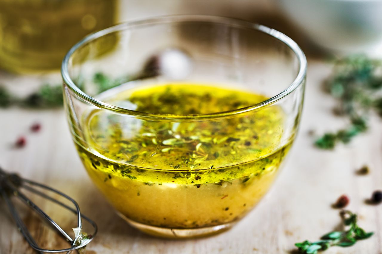 Healthy homemade salad dressings: Simple recipes, natural flavours