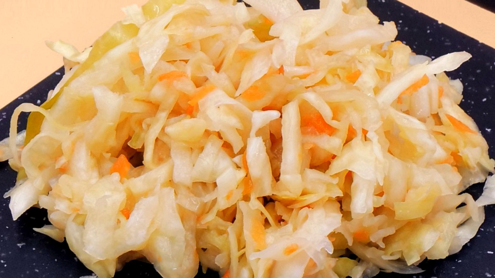 Świeża i kiszona kapusta mogą świetnie się uzupełniać w diecie.