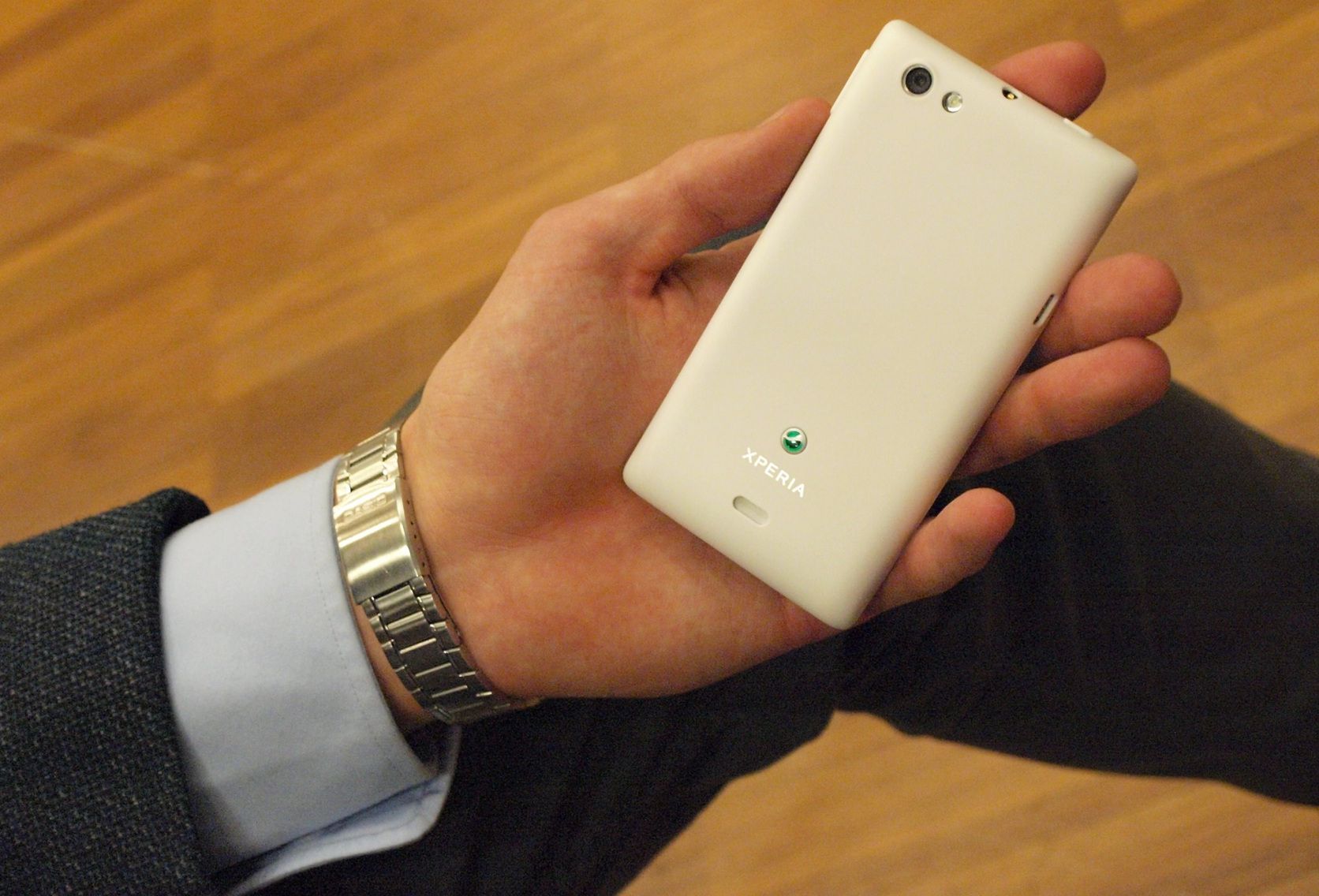 Sony Xperia miro - niska cena w parze z dobrą jakością [test] 3