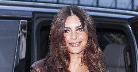 Odważenie? Bluzka mocno prześwitywała. Promuje "braless trend"