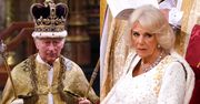 Historyczny moment: poruszony król Karol III W KORONIE. Obok królowa Camilla w kreacji ze złotymi haftami (ZDJĘCIA)