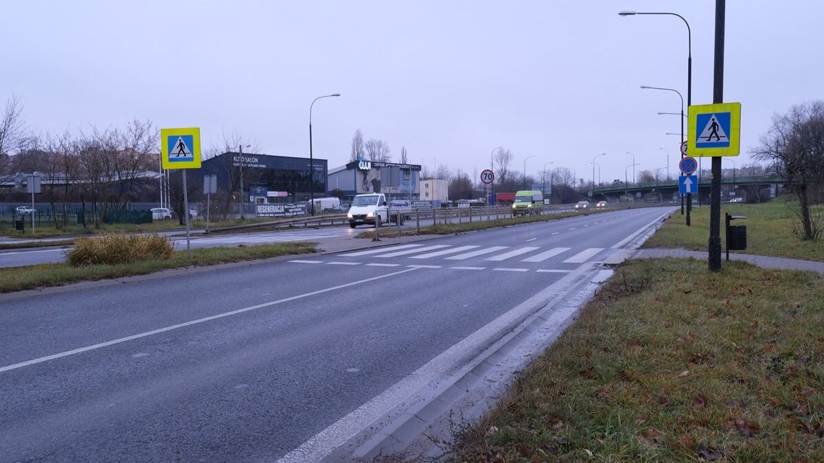 Przejście dla pieszych na al. Tysiąclecia przy ul. Działkowej