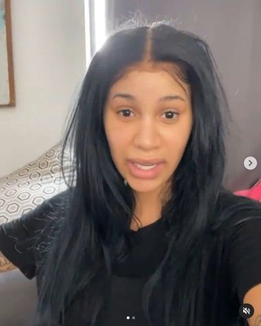 Cardi B bez makijażu