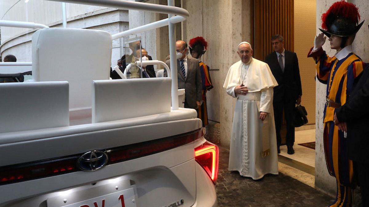  Papież Franciszek dostał nowy samochód.