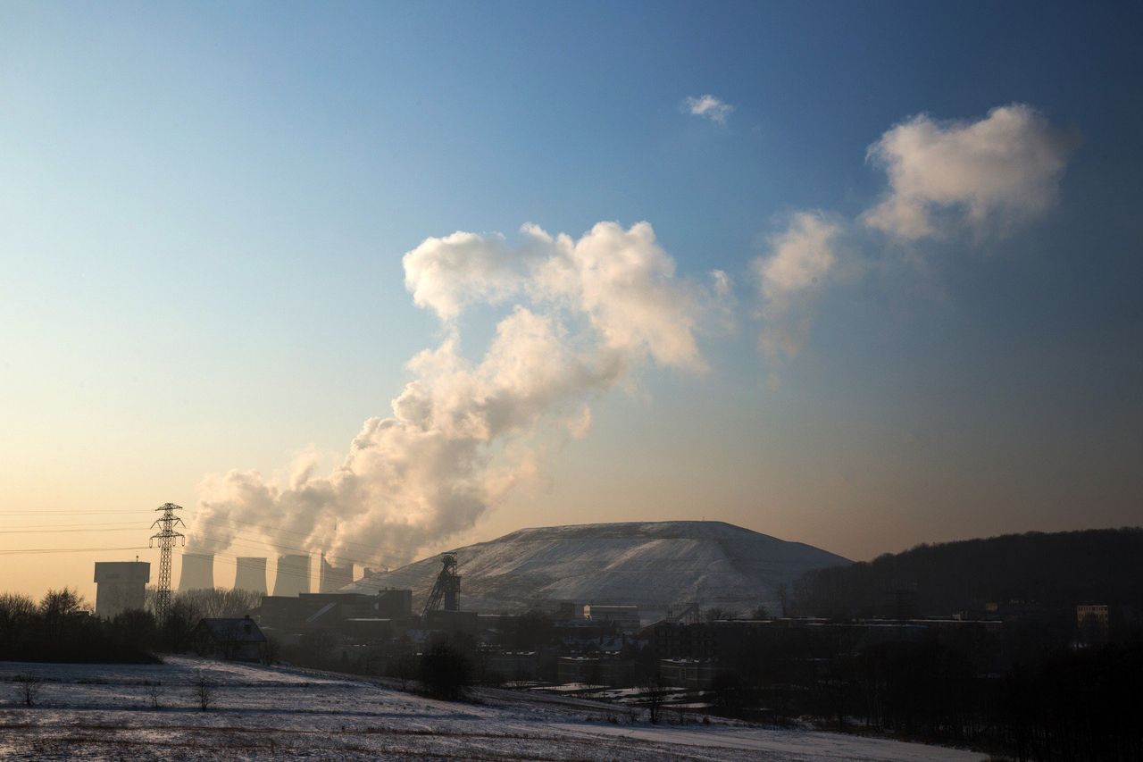 Sztuczna inteligencja zmienia energetykę. Firmy inwestują mimo barier i niepewności