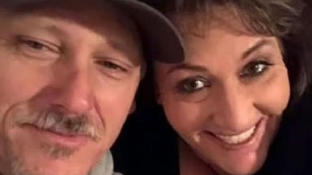 Mężczyzna został postrzelony przez kochanka swojej żony, który mieszkał w jego domu 