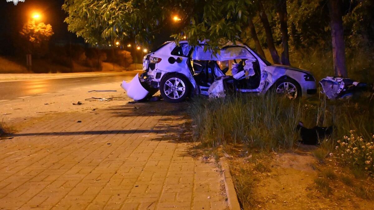 Wypadek audi na skrzyżowaniu al. Witosa z ul. Doświadczalną
