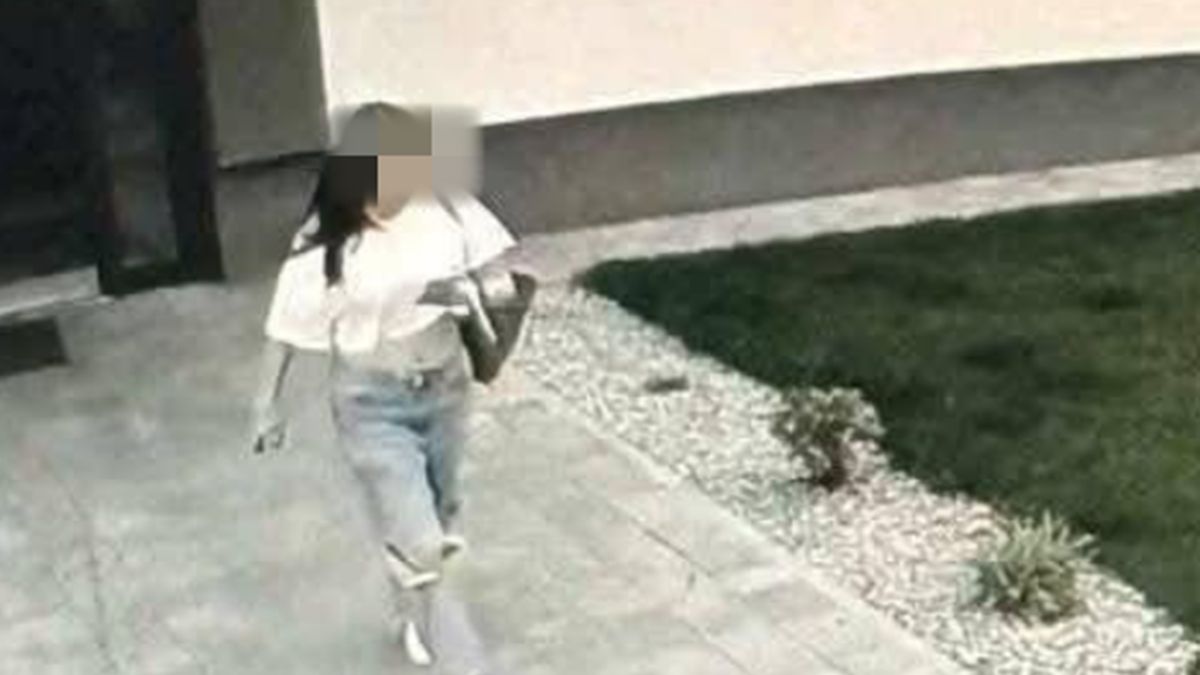 Kamera zarejestrowała Maję, jak wychodziła z domu.