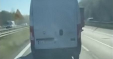 Śląskie. Paskudne zachowanie kierowcy. Internauci obrzydzeni