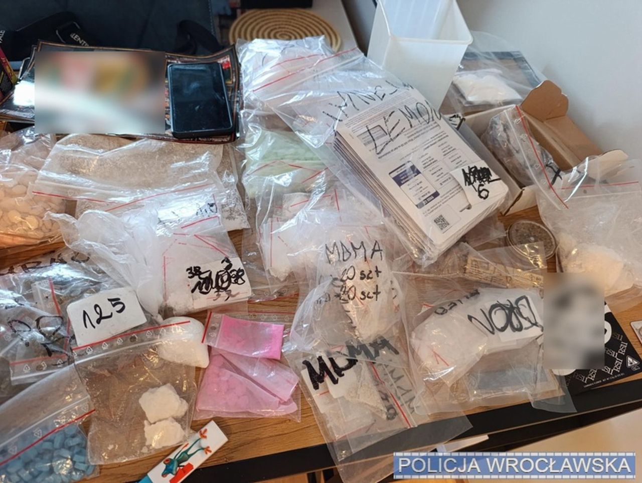 Wrocław: Policjanci zatrzymali dwóch dilerów i przejęli 6 kg narkotyków