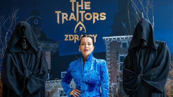 "Zdrajcy" wracają na antenę TVN. W nowym sezonie KSIĄDZ I STRIPTIZERKA