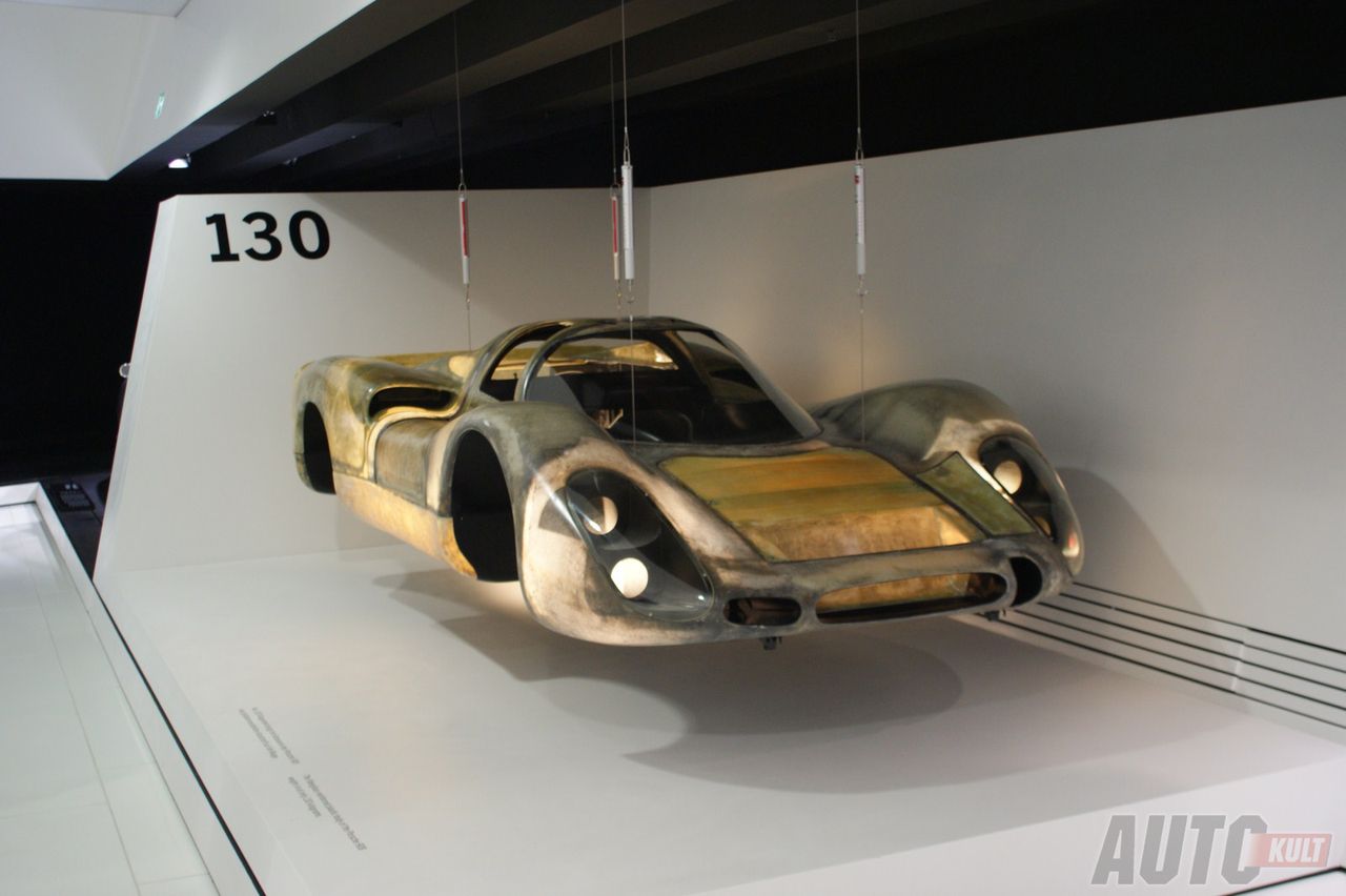 Eksponaty Porsche Museum - konstrukcja z lekkich tworzyw