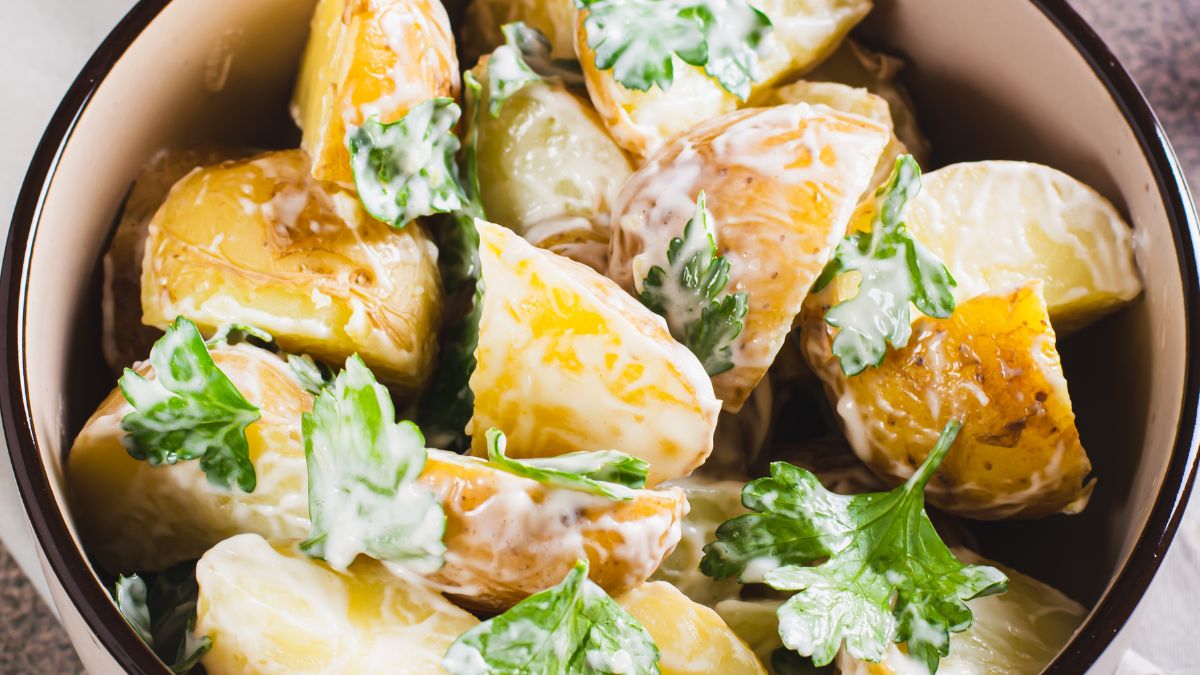 Sałatka ziemniaczana idealnie sprawdzi się na grilla