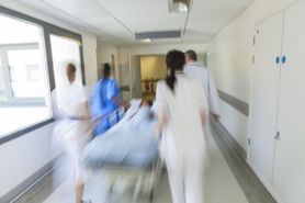 Liczba hospitalizacji z powodu chorób przewlekłych spadła o 60 proc. Ekspert ostrzega przed pośrednimi skutkami pandemii