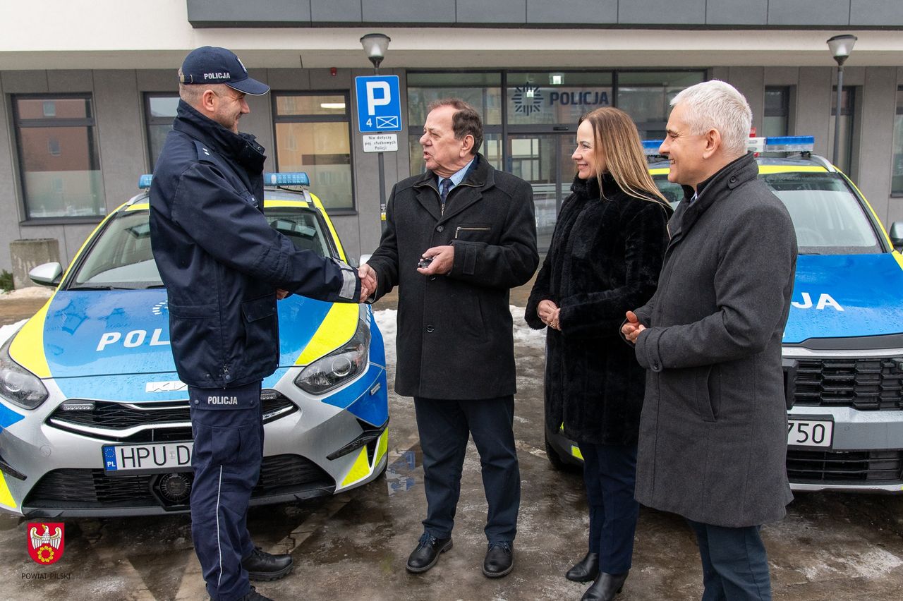 Trzy nowe radiowozy dla policji w powiecie pilskim