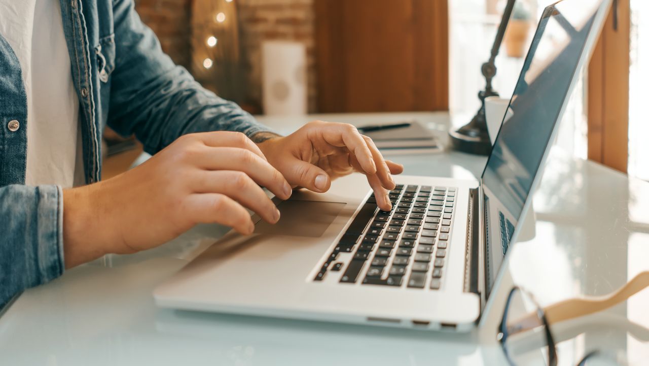 Adware – czym jest i jak się przed nim bronić?