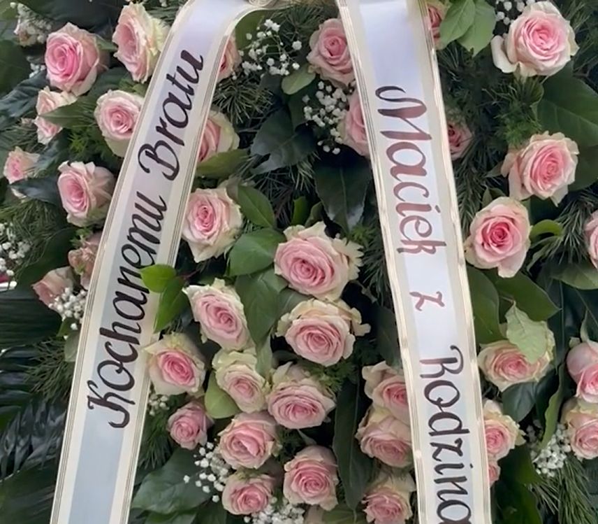 Bliscy złożyli wieńce na grobie Tomasza Komendy