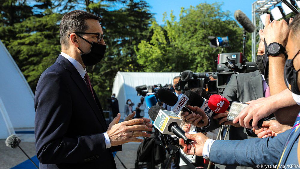 Premier podczas szczytu w Portugalii. 