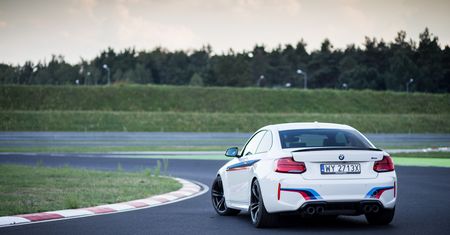BMW M2 z pakietem M Performance na torze: zapowiedź testu wideo
