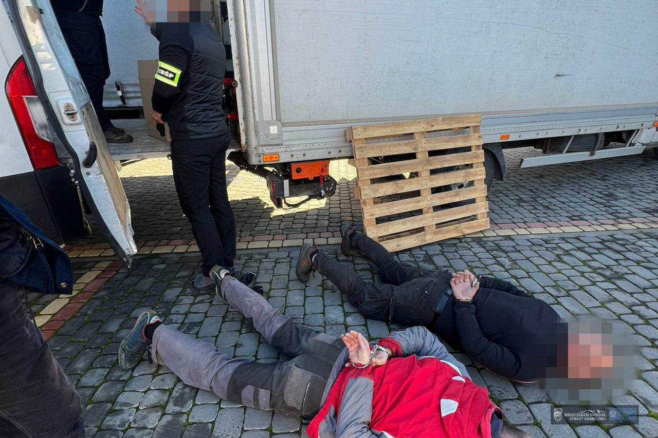 Łódź: Likwidacja nielegalnej fabryki papierosów. CBŚP i SG zatrzymały 15 osób w trzech powiatach