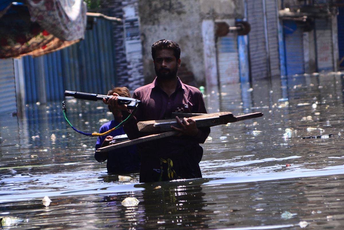 Rośnie liczba ofiar gwałtownych powodzi w Pakistanie.