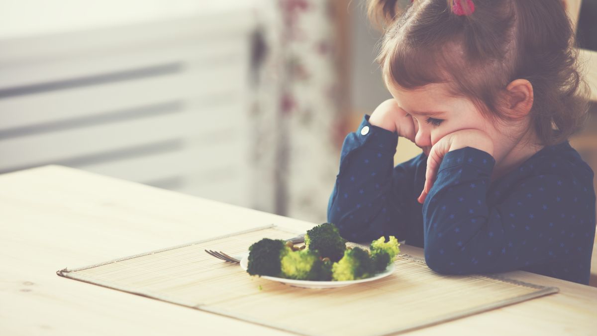 dziewczynka nie chce jeść 