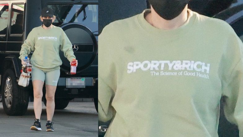 Rebel Wilson oczekuje na czyszczenie auta w Los Feliz w Kalifornii