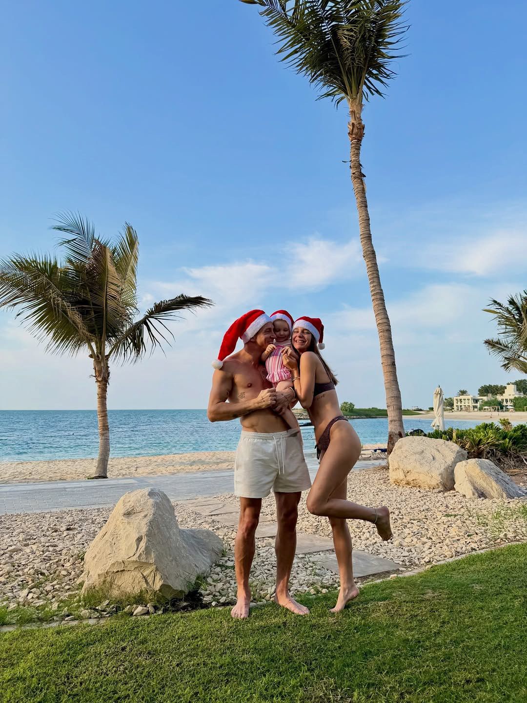 Jakub i Paulina Rzeźniczak na wakacjach z córką