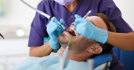 Dentyści na NFZ nie mają za co leczyć. "Inflacja w stomatologii sięga 30 proc."
