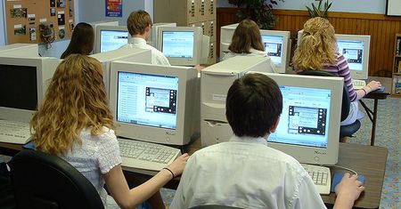 Komputer dla studenta - jaki wybrać? Czego jeszcze potrzebuje nowoczesny student?