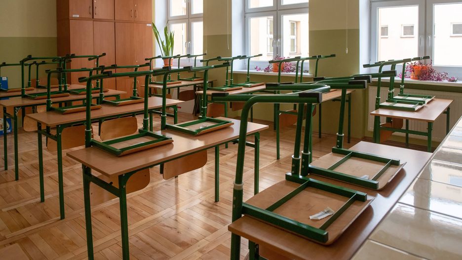 Warszawa. Przypadki koronawirusa wykryto w trzech szkołach