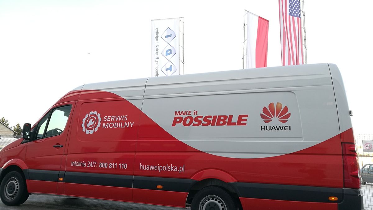 Huawei Service Truck w Warszawie. Już nie musisz jechać z telefonem do serwisu, to serwis przyjedzie do ciebie 1
