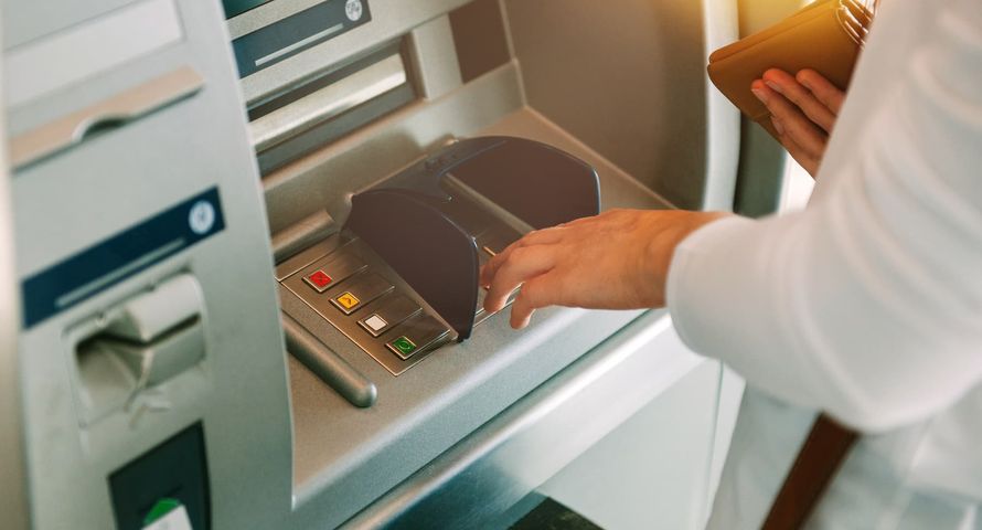 Debet na koncie — co to jest?