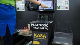 Tak konsekwentnie płacą Polacy. Gotówka na wszelki wypadek