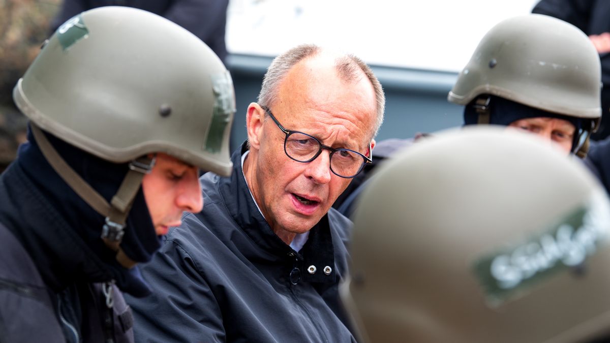 ROSTOCK, GERMANY - AUGUST 28: German Chancellor Friedrich Merz speaks with soldiers on the submarine hunting frigate "Bayern" while visiting the Germany Navy on August 28, 2025 near Rostock, Germany. Germany has created a special budget for modernizing the Bundeswehr, its armed forces, in addition to increases in its annual defence budget. (Photo by Daniel Bockwoldt/Getty Images)