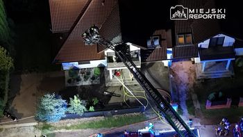 Pożar bliźniaka pod Warszawą. Cztery osoby w szpitalu