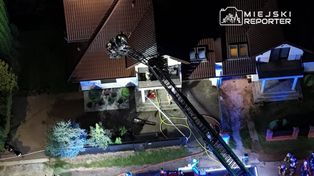 Pożar bliźniaka pod Warszawą. Cztery osoby w szpitalu