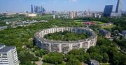 Betonowy bajgiel w sercu Moskwy. Ten blok wygląda jak architektoniczny żart