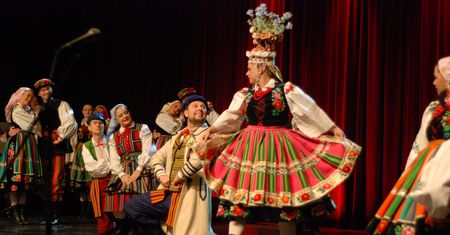 Kolory, śpiew i taniec! Fotorelacja z XIII Festiwalu „O Kujawski wianek”