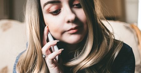 Dzwoni "telefon z banku"? Po takich słowach lepiej się rozłącz