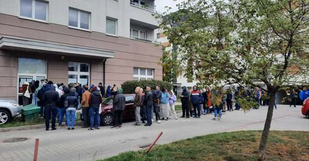 Warszawa, godzina 16. Nagrał, co działo się w kolejce