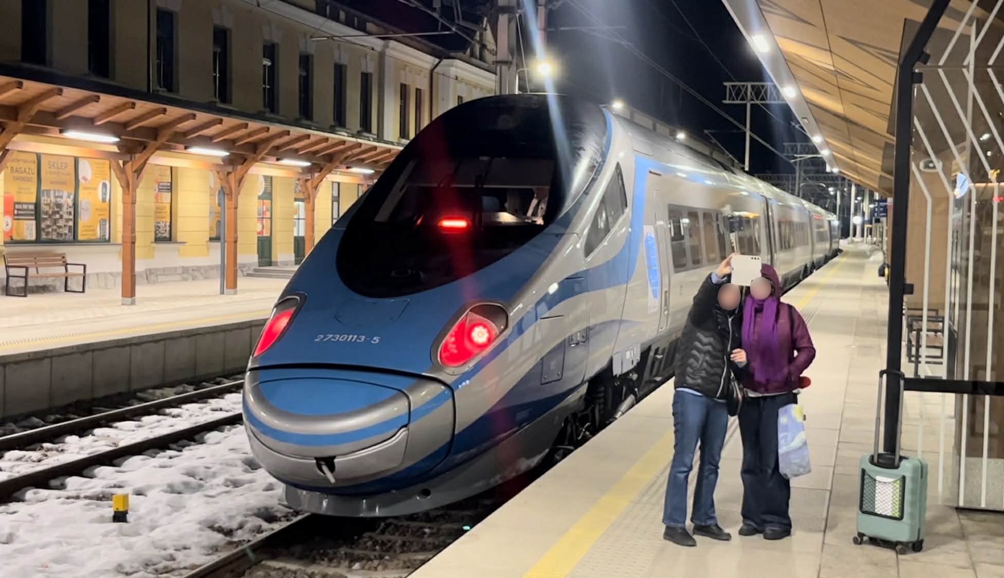 Pamiątkowe zdjęcie pod pierwszym Pendolino