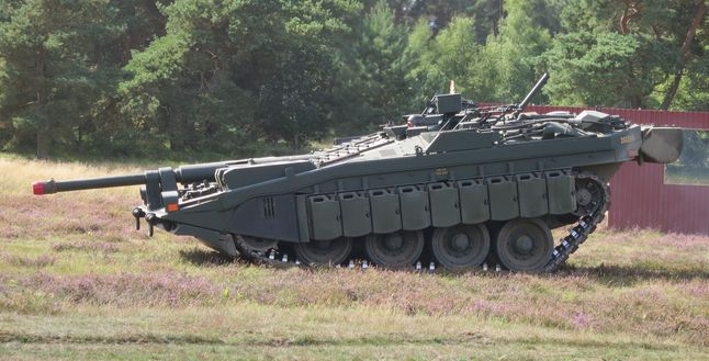 Stridsvagn 103 demonstruje wyjątkowe możliwości swojego zawieszenia