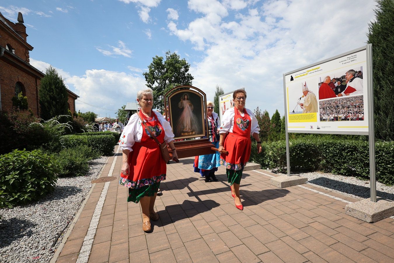 Święto Województwa rozpoczęło się od mszy w Kruszynie