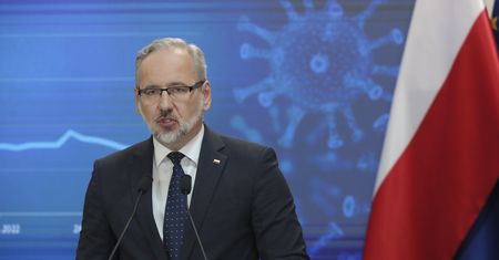 Porozumienie KE z Pfizerem. Niedzielski: warunki skandaliczne