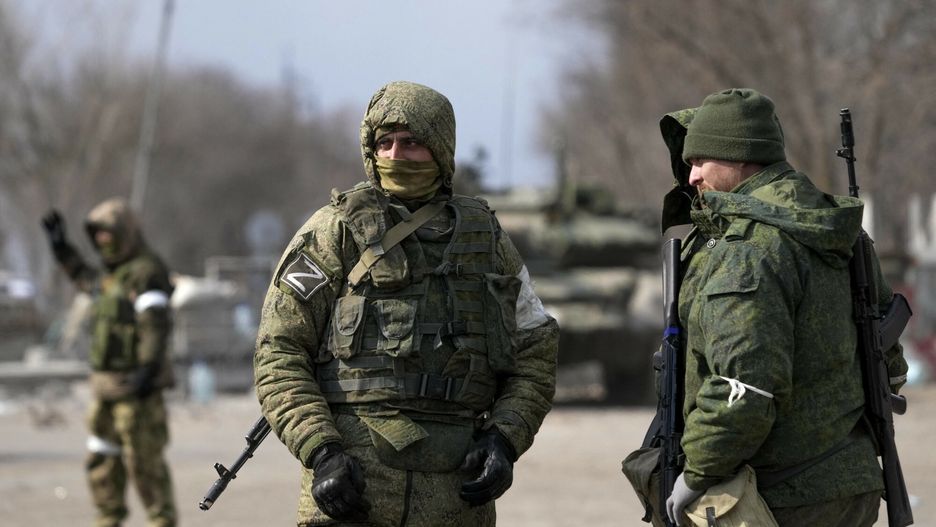 Wojna w Ukrainie - ewakuacja ludno?ci cywilnej z Mariupola pod kontrol? prorosyjskich separatyst�wMARIUPOL, UKRAINE - MARCH 20: Security forces are seen as civilians trapped in Mariupol city under Russian attacks, are evacuated in groups under the control of pro-Russian separatists, through other cities, in Mariupol, Ukraine on March 20, 2022. Stringer / Anadolu Agency/ABACAPRESS.COMAA/ABACA