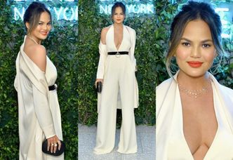 Chrissy Teigen w białym kombinezonie. Seksowna?