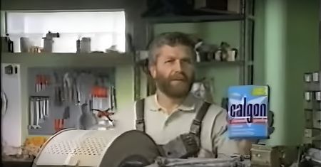Lata temu zagrał w reklamie. Kupił za nią mercedesa
